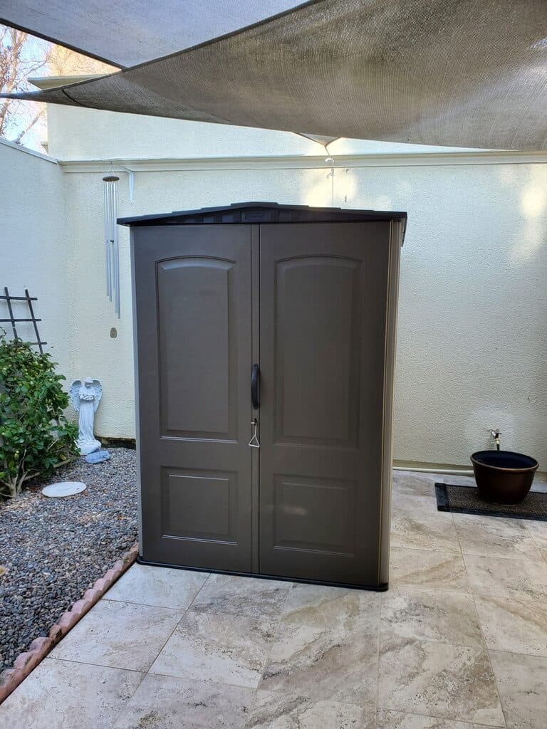 Outdoor storage cabinet