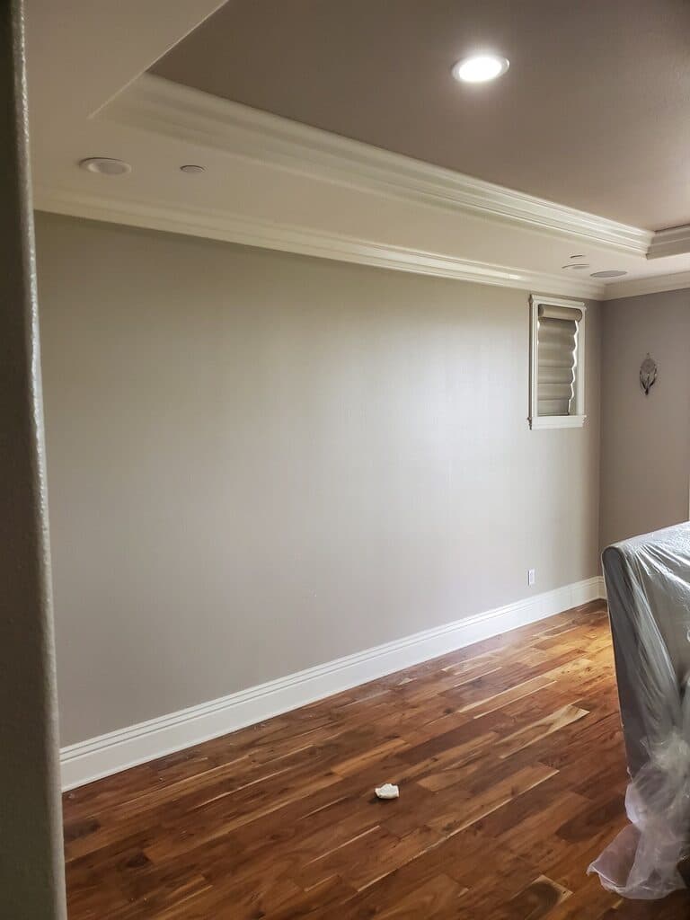 Finished room with crown molding
