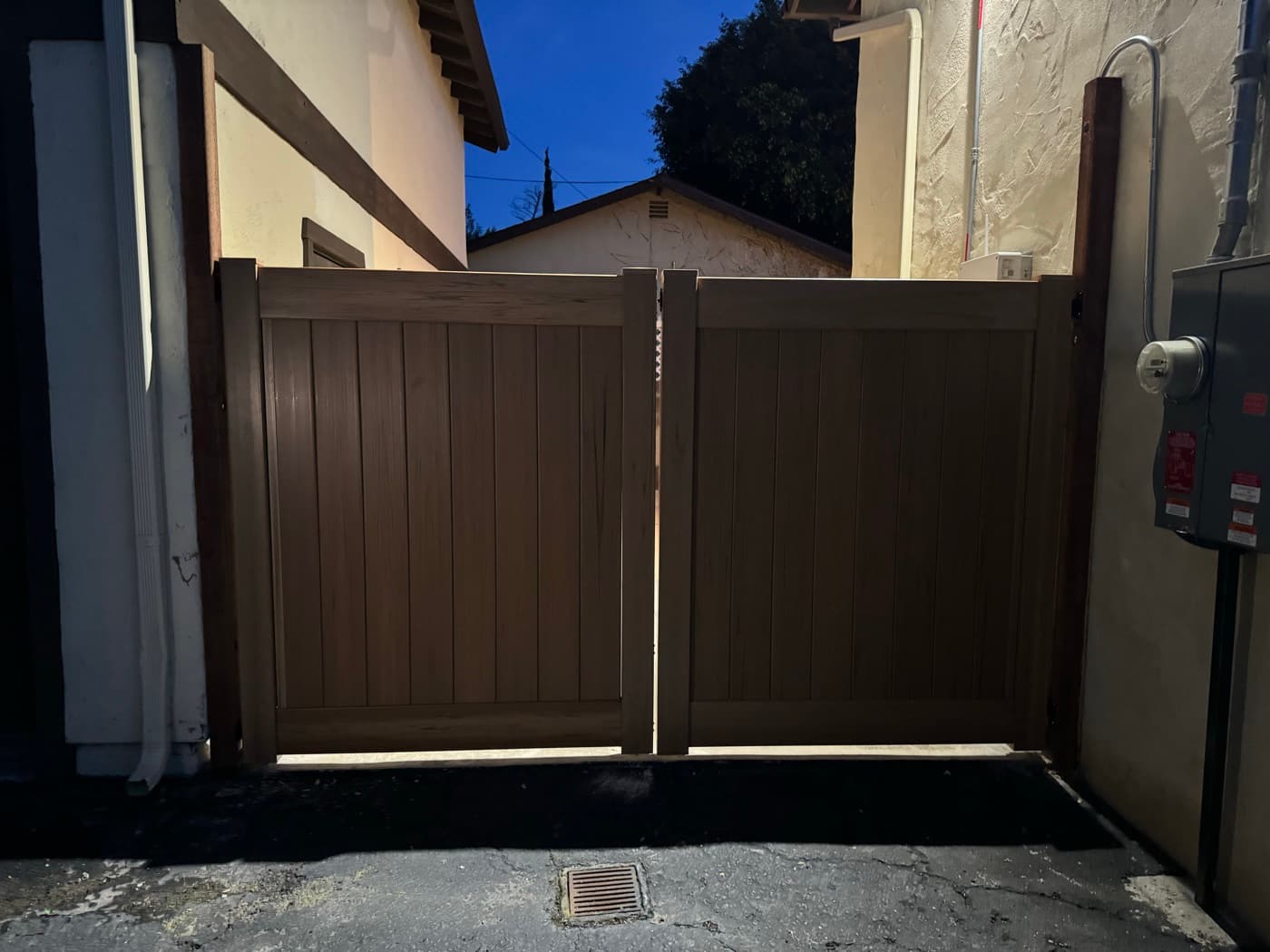 Custom vinyl double gate